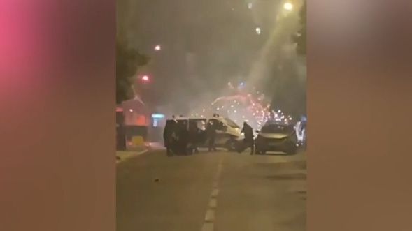 Video: Nepokoje u Paříže. Policista při kontrole zastřelil mladíka